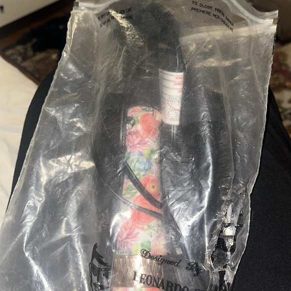 Floral Calista heated brush with attachments - Picture 3 of 3